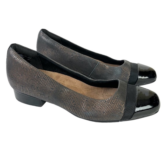 CLARKS Black Bronze Slip On Patent Leather Loafers Slip On Shoes Flats sz 7 M - Picture 1 of 16